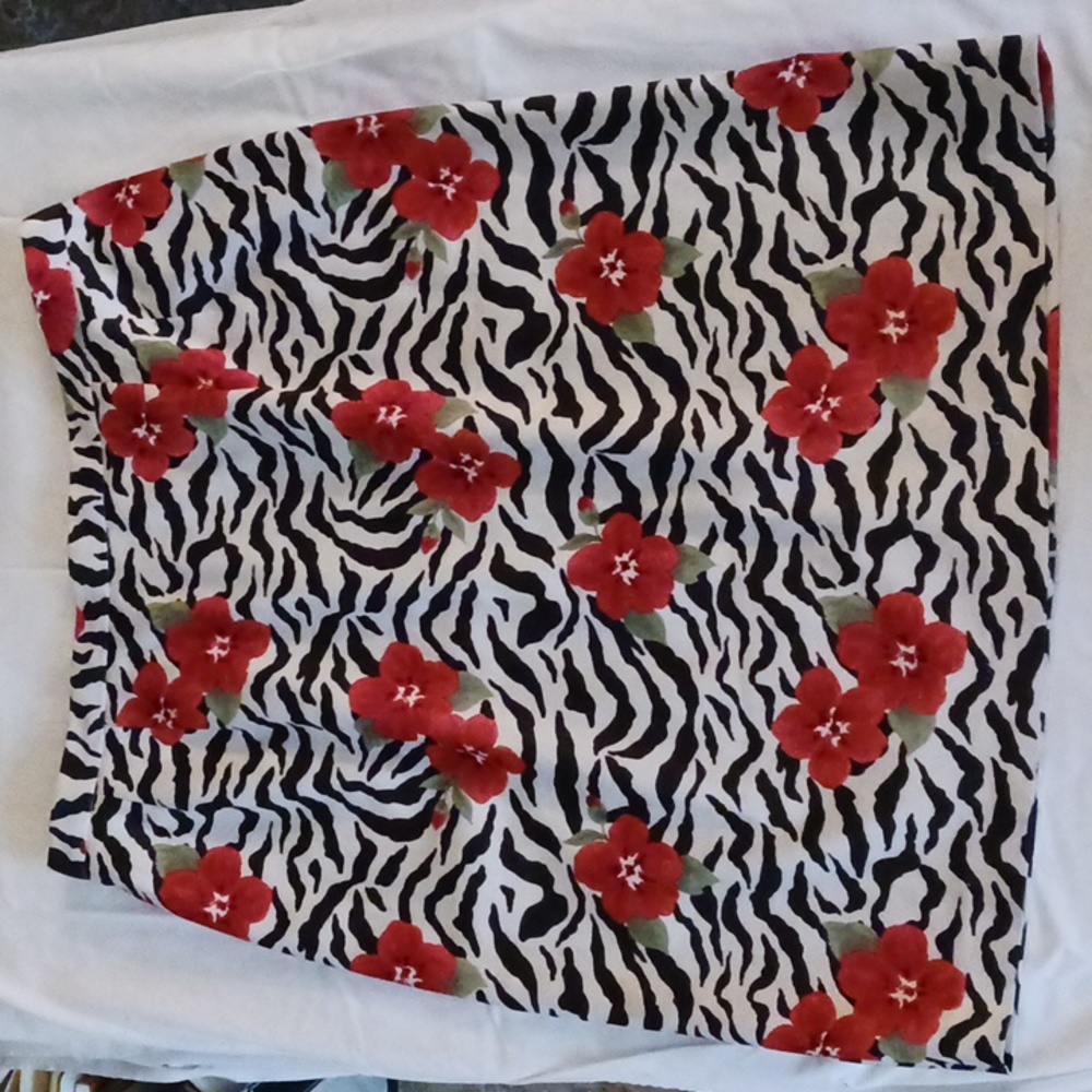 Zebra print skirt with red flowers Size 18